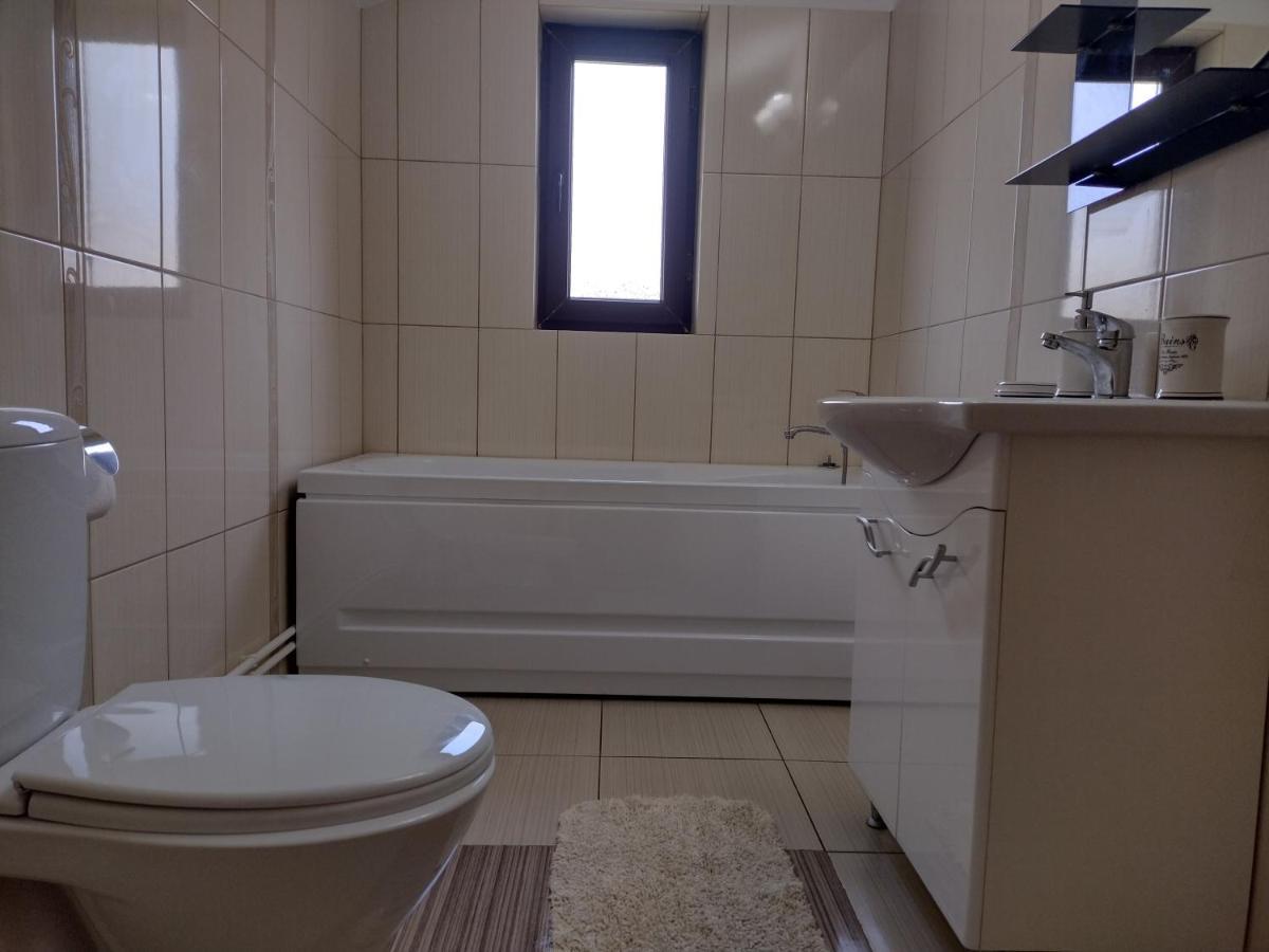 Casa Radu Appartement Novaci-Străini Buitenkant foto