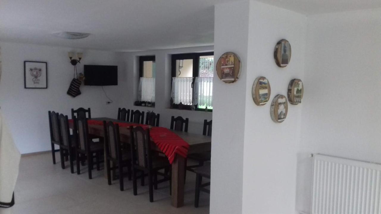 Casa Radu Appartement Novaci-Străini Buitenkant foto